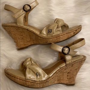 Born Leather Platform Wedge Sandals size 7 EUC